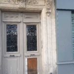 Remplacement à l'identique d'un vitrage cassé sur porte d'immeuble – vitrier